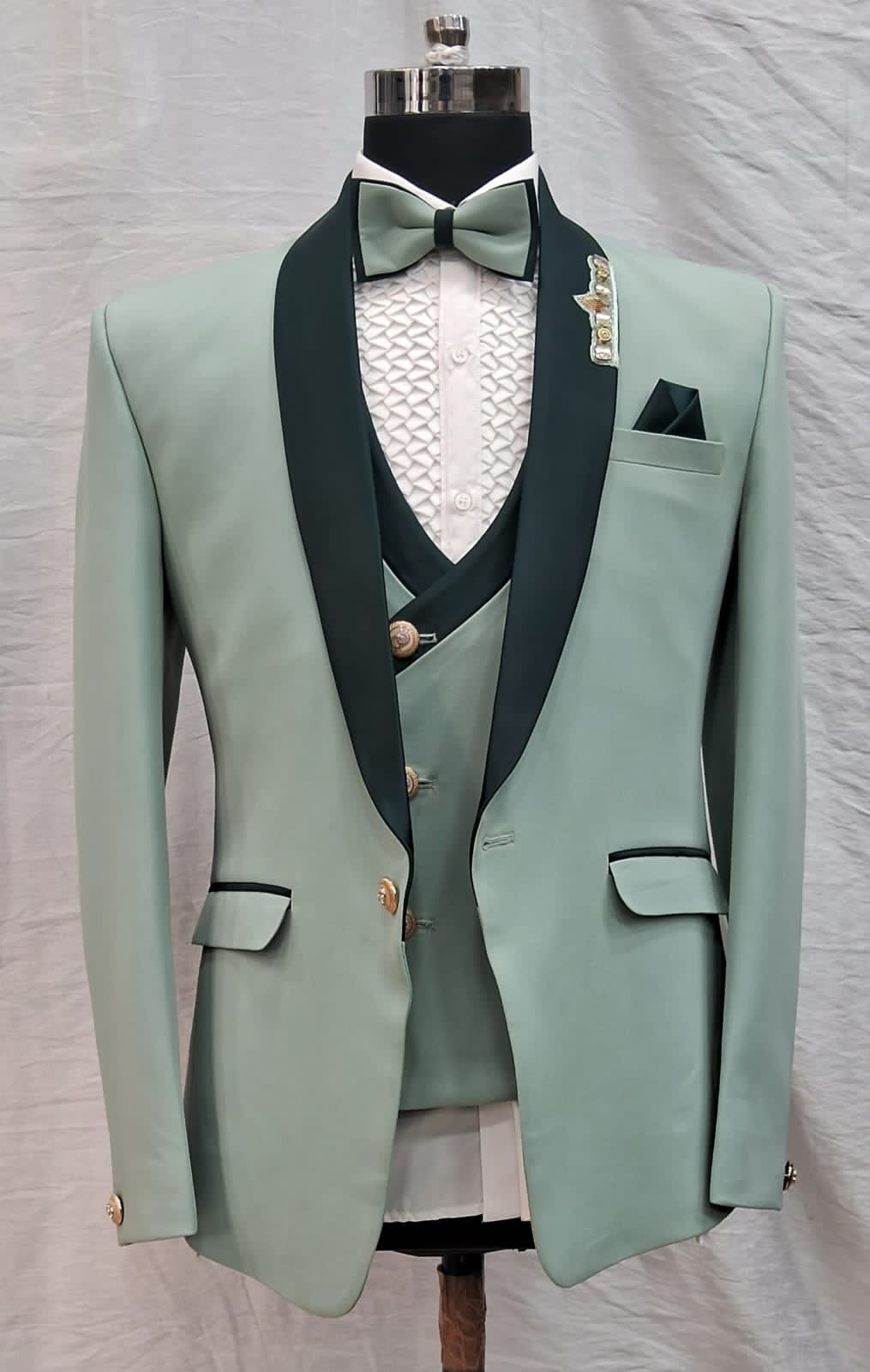 Grosvenor Peak Tuxedo Suit